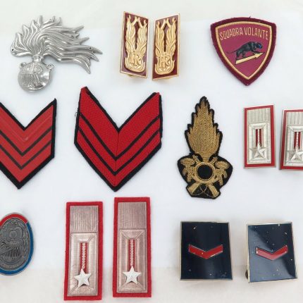 OBSOLETE VINTAGE ITALIAN MILITARY POLICE, POLICE PATROL BADGES PATCHES INSIGNIA